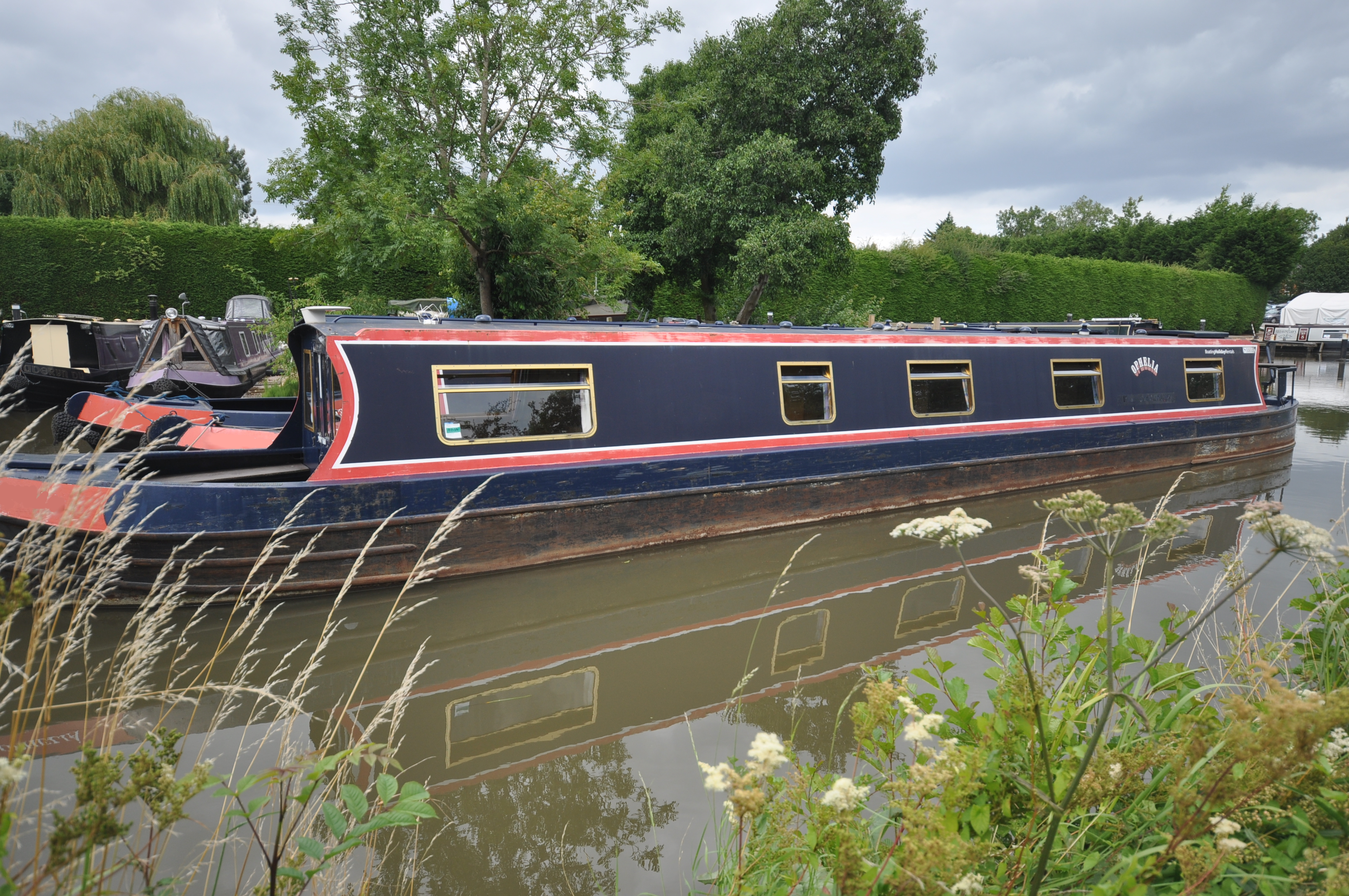 The AVE6 class canal boats